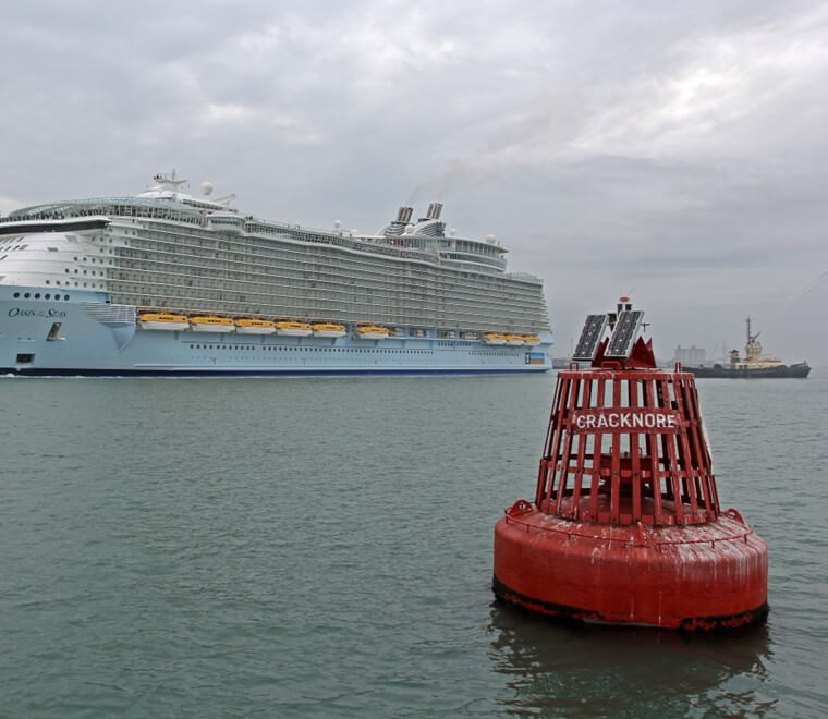 oasis-of-the-seas-and-cracknore-buoy-760x660.jpg
