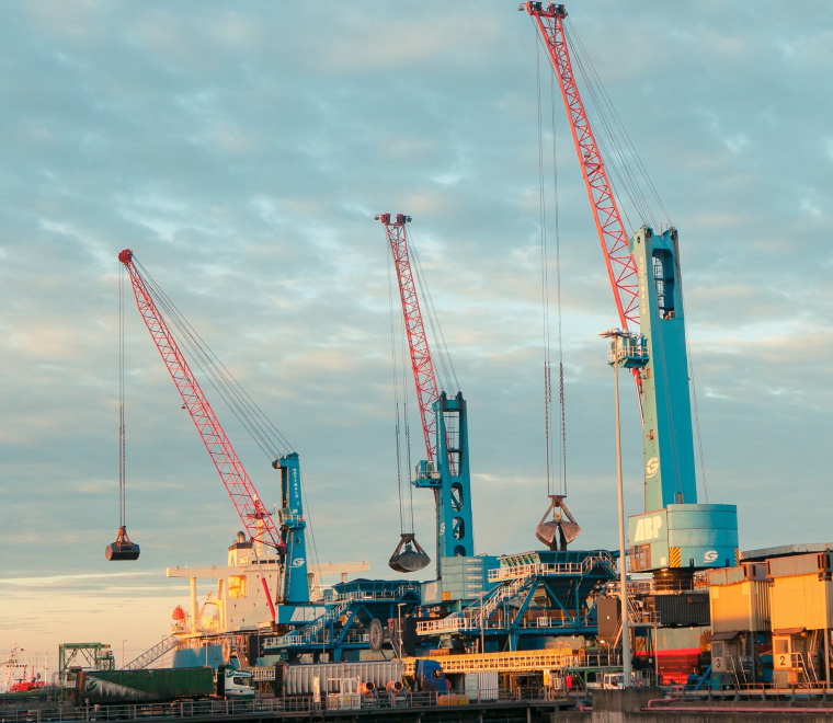 cranes-immingham-port-square