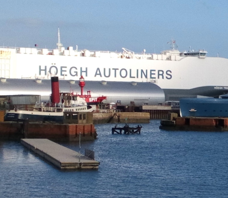 Superyacht Aviva our temporary neighbour in numbers